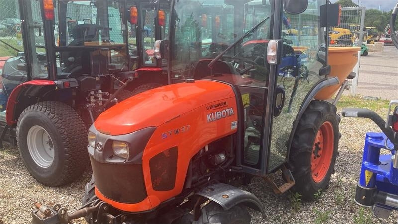 Kubota STW37 Kun 1144 timer STW37 - Tractor comunal: Foto 2 Kubota STW37 Kun 1144 timer STW37 - Tractor comunal: Foto 2