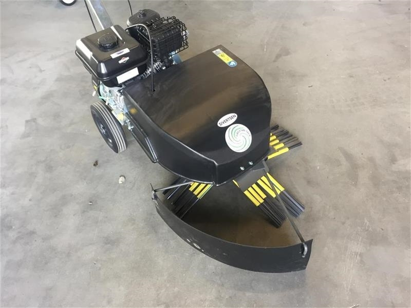Kwern Greenbuster Pro III 8x3 Inkl. afdækningsskær - Utilaje pentru gradina: Foto 1 Kwern Greenbuster Pro III 8x3 Inkl. afdækningsskær - Utilaje pentru gradina: Foto 1