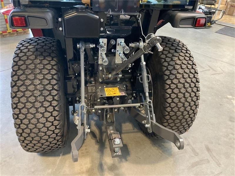 Massey Ferguson 1740 HC Frontlift/pto og 150 cm fejemaskine - Tractor comunal: Foto 5 Massey Ferguson 1740 HC Frontlift/pto og 150 cm fejemaskine - Tractor comunal: Foto 5