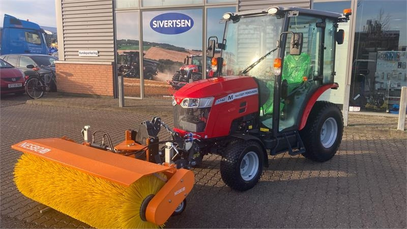 Massey Ferguson 1740 HC Frontlift/pto og 150 cm fejemaskine - Tractor comunal: Foto 1 Massey Ferguson 1740 HC Frontlift/pto og 150 cm fejemaskine - Tractor comunal: Foto 1