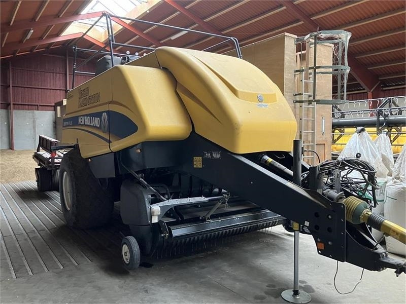 New Holland BB9090 PLUS med Parkland 325 vogn - Presă baloţi dreptunghiulari: Foto 2 New Holland BB9090 PLUS med Parkland 325 vogn - Presă baloţi dreptunghiulari: Foto 2
