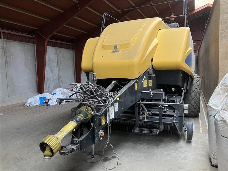 New Holland BB9090 PLUS med Parkland 325 vogn - Presă baloţi dreptunghiulari: Foto 1 New Holland BB9090 PLUS med Parkland 325 vogn - Presă baloţi dreptunghiulari: Foto 1