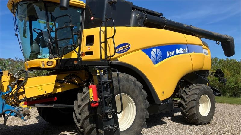 New Holland CX 8080 SLH med 30 fods Varifeed - Combină de recoltat cereale: Foto 1 New Holland CX 8080 SLH med 30 fods Varifeed - Combină de recoltat cereale: Foto 1