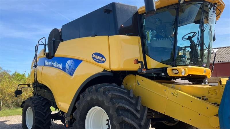 New Holland CX 8080 SLH med 30 fods Varifeed - Combină de recoltat cereale: Foto 2 New Holland CX 8080 SLH med 30 fods Varifeed - Combină de recoltat cereale: Foto 2