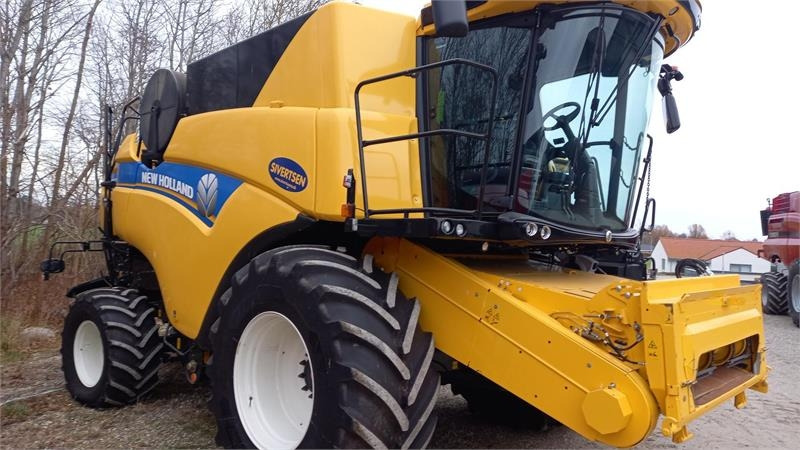 New Holland CX8.80 SLH med 25 fods Varifeed - Combină de recoltat cereale: Foto 2 New Holland CX8.80 SLH med 25 fods Varifeed - Combină de recoltat cereale: Foto 2