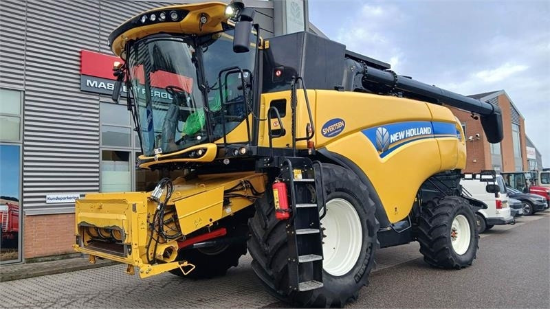 New Holland CX8.90 SLH - Combină de recoltat cereale: Foto 2 New Holland CX8.90 SLH - Combină de recoltat cereale: Foto 2