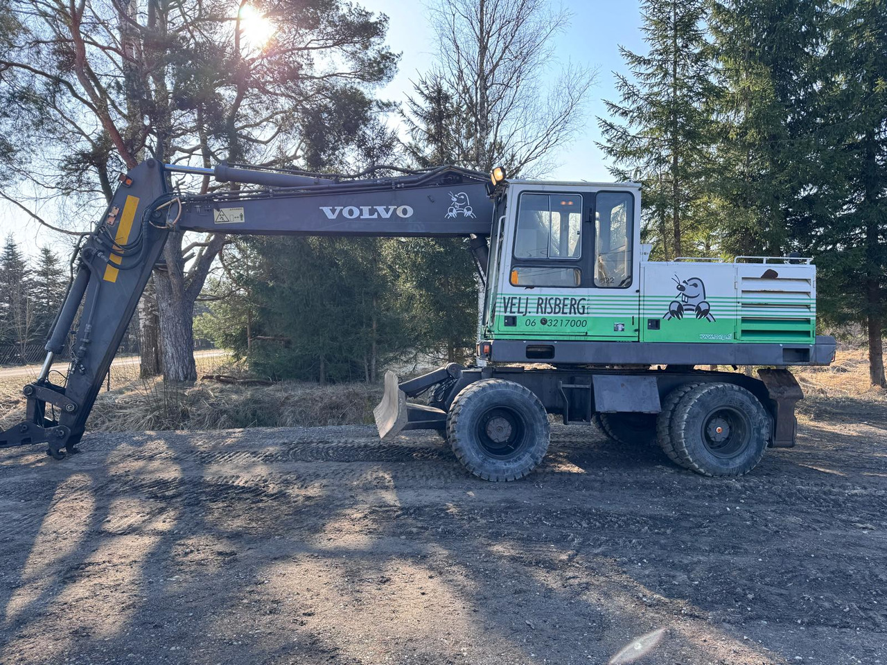 VOLVO EW200 - Excavator pe roţi: Foto 2 VOLVO EW200 - Excavator pe roţi: Foto 2