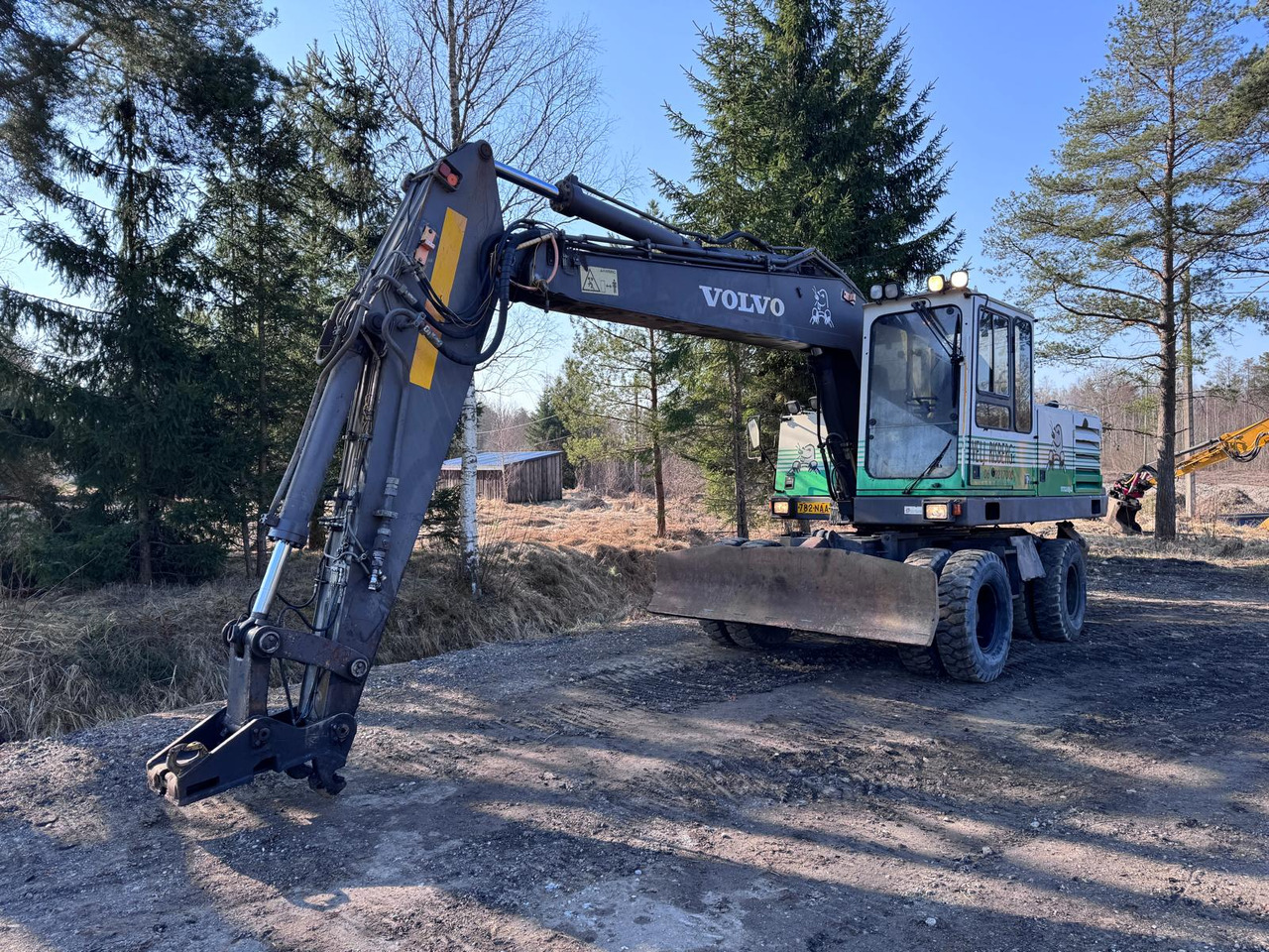 VOLVO EW200 - Excavator pe roţi: Foto 1 VOLVO EW200 - Excavator pe roţi: Foto 1