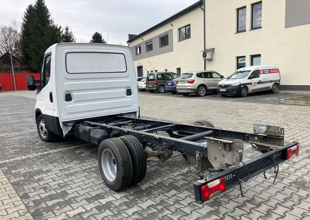 Iveco DAILY 35C14 ramo do zabudowy kiper wywrotka - Camion şasiu: Foto 4 Iveco DAILY 35C14 ramo do zabudowy kiper wywrotka - Camion şasiu: Foto 4