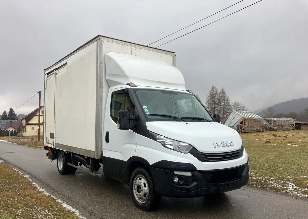 Iveco DAILY 35C16 kontener kurierka winda - Autoutilitară box: Foto 2 Iveco DAILY 35C16 kontener kurierka winda - Autoutilitară box: Foto 2