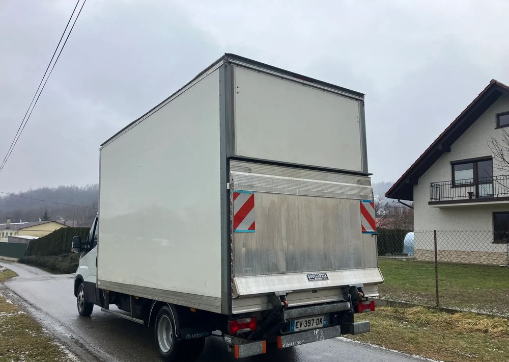 Iveco DAILY 35C16 kontener kurierka winda - Autoutilitară box: Foto 4 Iveco DAILY 35C16 kontener kurierka winda - Autoutilitară box: Foto 4