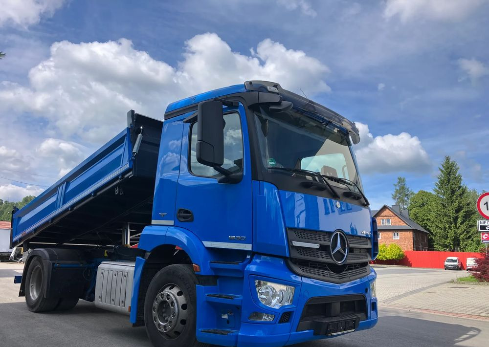 Mercedes-Benz ANTOS 1830 solidny kiper wywrotka blokada mostu - Camion basculantă: Foto 2 Mercedes-Benz ANTOS 1830 solidny kiper wywrotka blokada mostu - Camion basculantă: Foto 2