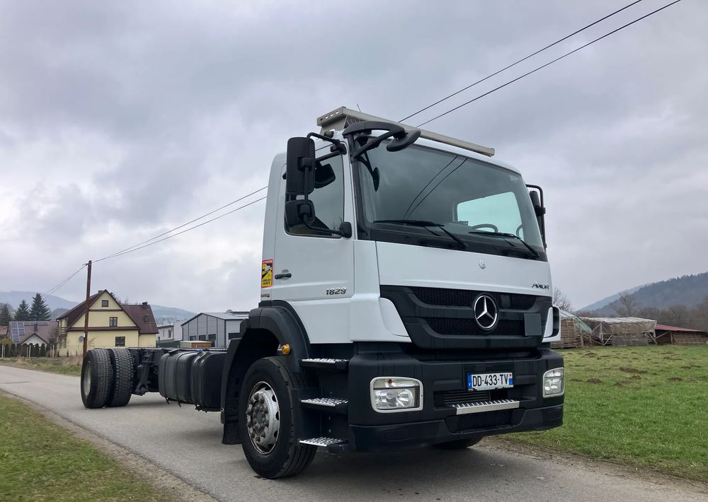 Mercedes-Benz Mercedes Axor 1829  Rama do zabudowy kiper beczka hakowiec laweta - Camion şasiu: Foto 1 Mercedes-Benz Mercedes Axor 1829  Rama do zabudowy kiper beczka hakowiec laweta - Camion şasiu: Foto 1