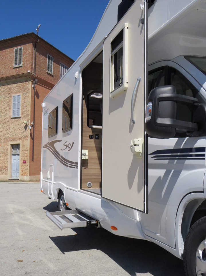 Fiat Ducato RETRACTABLE PLATFORM (300KG CAPACITY) - Autorulotă alkov: Foto 2 Fiat Ducato RETRACTABLE PLATFORM (300KG CAPACITY) - Autorulotă alkov: Foto 2