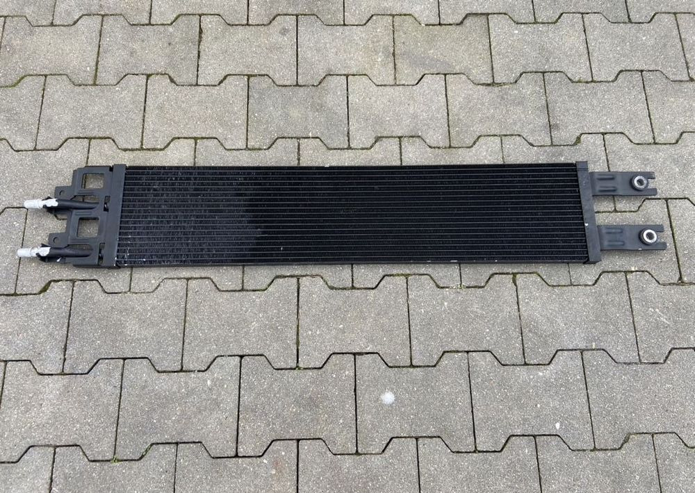 Chłodnica oleju Scania R S V8 2635996 - Răcitor ulei pentru Camion: Foto 2 Chłodnica oleju Scania R S V8 2635996 - Răcitor ulei pentru Camion: Foto 2