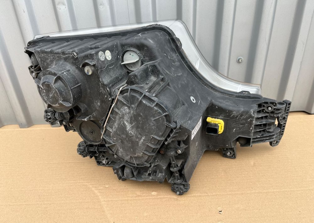 Lampa Mercedes Actros MP4 euro 6 MP 4 reflektor lewy - Lumină pentru Camion: Foto 2 Lampa Mercedes Actros MP4 euro 6 MP 4 reflektor lewy - Lumină pentru Camion: Foto 2