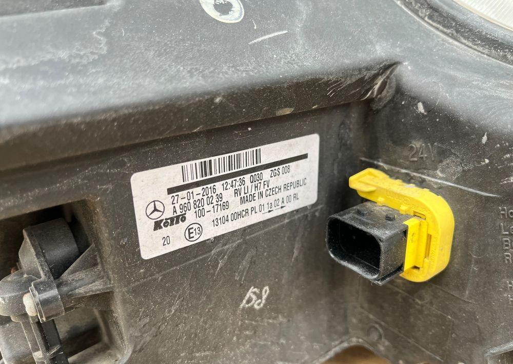 Lampa Mercedes Actros MP4 euro 6 MP 4 reflektor lewy - Lumină pentru Camion: Foto 3 Lampa Mercedes Actros MP4 euro 6 MP 4 reflektor lewy - Lumină pentru Camion: Foto 3