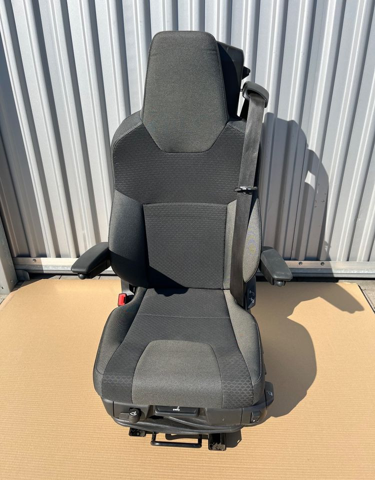 NOWY Fotel kierowcy MAN TG3 TGX nowy model siedzenie lewe - Scaun pentru Camion: Foto 1 NOWY Fotel kierowcy MAN TG3 TGX nowy model siedzenie lewe - Scaun pentru Camion: Foto 1