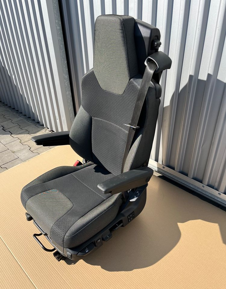 NOWY Fotel kierowcy MAN TG3 TGX nowy model siedzenie lewe - Scaun pentru Camion: Foto 2 NOWY Fotel kierowcy MAN TG3 TGX nowy model siedzenie lewe - Scaun pentru Camion: Foto 2