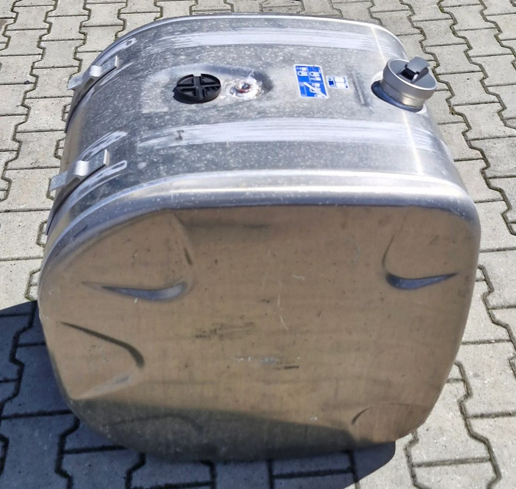 SCANIA R S ZBIORNIK PALIWA 200L NOWY - Sistem de alimentare combustibil: Foto 4 SCANIA R S ZBIORNIK PALIWA 200L NOWY - Sistem de alimentare combustibil: Foto 4