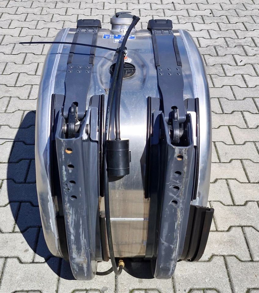 SCANIA R S ZBIORNIK PALIWA 220L NOWY - Rezervor combustibil pentru Camion: Foto 2 SCANIA R S ZBIORNIK PALIWA 220L NOWY - Rezervor combustibil pentru Camion: Foto 2