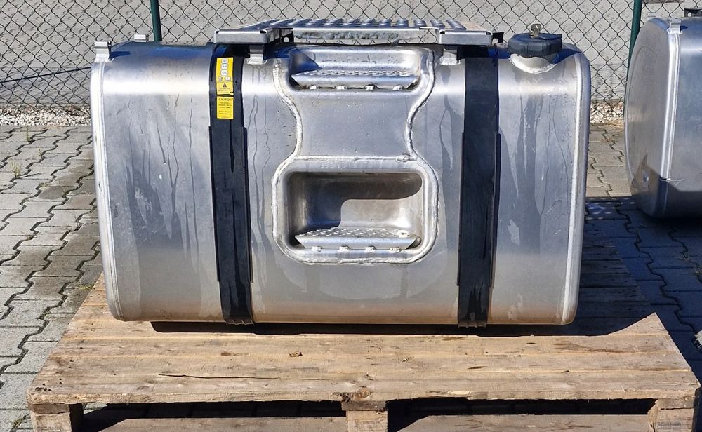 VOLVO FH4 FH5 RENAULT GAMA T ZBIORNIK PALIWA 480L - Rezervor combustibil pentru Camion: Foto 1 VOLVO FH4 FH5 RENAULT GAMA T ZBIORNIK PALIWA 480L - Rezervor combustibil pentru Camion: Foto 1