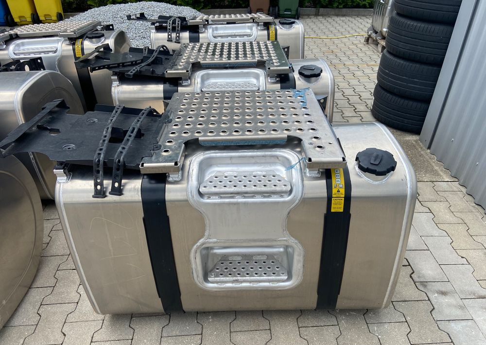 Zbiornik paliwa Volvo FH Renault 480 litrów bak jak nowy - Rezervor combustibil pentru Camion: Foto 1 Zbiornik paliwa Volvo FH Renault 480 litrów bak jak nowy - Rezervor combustibil pentru Camion: Foto 1