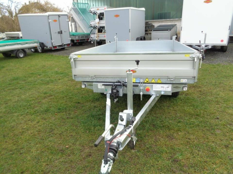 Böckmann PKW-Anhänger E-Pumpe Dreiseitenkipper 2,7 to Blechcover - Remorcă basculantă: Foto 5 Böckmann PKW-Anhänger E-Pumpe Dreiseitenkipper 2,7 to Blechcover - Remorcă basculantă: Foto 5