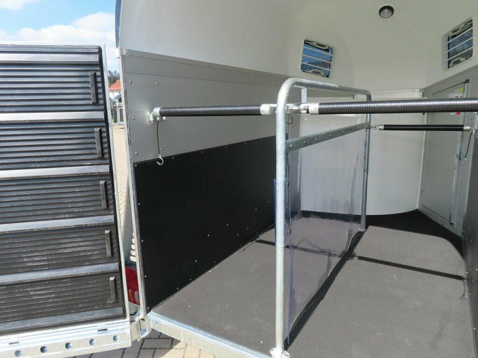 Böckmann Pferdeanhänger Champion Esprit Flügeltür Sattelkammer - Remorcă transport cai: Foto 5 Böckmann Pferdeanhänger Champion Esprit Flügeltür Sattelkammer - Remorcă transport cai: Foto 5