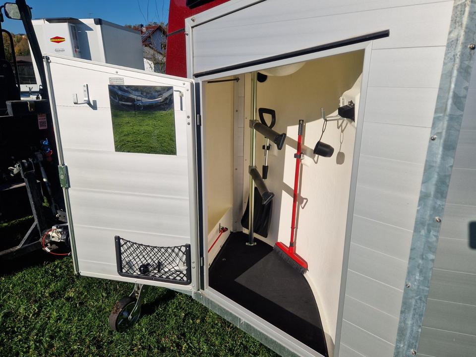 Böckmann Pferdeanhänger Champion R, SaKa., 100 km/h - Remorcă transport cai: Foto 4 Böckmann Pferdeanhänger Champion R, SaKa., 100 km/h - Remorcă transport cai: Foto 4