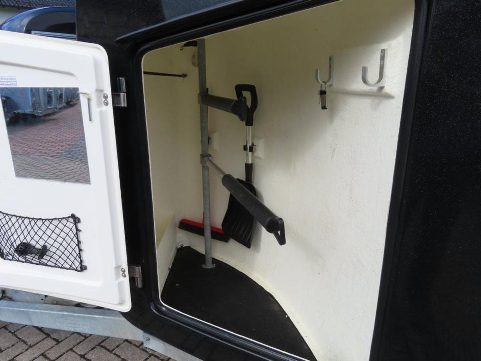 Böckmann Pferdeanhänger, Comfort, Alub. Sattelk. 100 km/h, top - Remorcă transport cai: Foto 3 Böckmann Pferdeanhänger, Comfort, Alub. Sattelk. 100 km/h, top - Remorcă transport cai: Foto 3