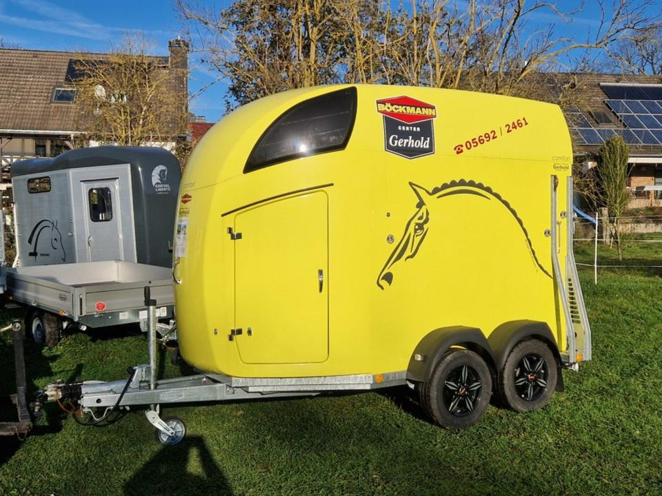 Böckmann Pferdeanhänger Comfort Flügeltür Sattelkammer 100km/h - Remorcă transport cai: Foto 2 Böckmann Pferdeanhänger Comfort Flügeltür Sattelkammer 100km/h - Remorcă transport cai: Foto 2