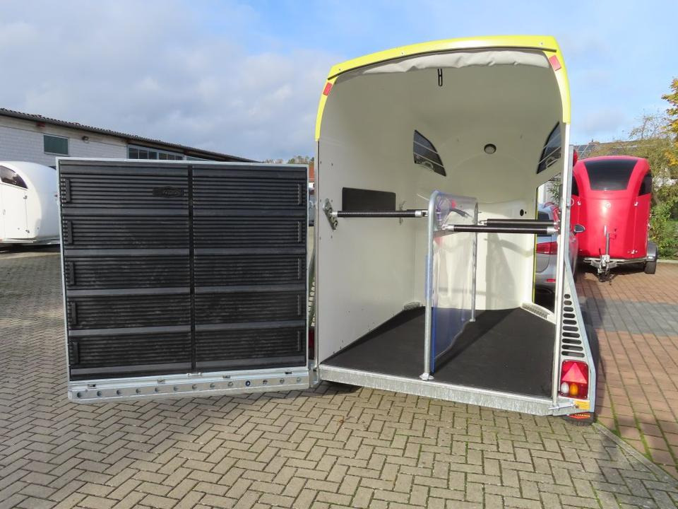 Böckmann Pferdeanhänger Comfort Flügeltür Sattelkammer 100km/h - Remorcă transport cai: Foto 4 Böckmann Pferdeanhänger Comfort Flügeltür Sattelkammer 100km/h - Remorcă transport cai: Foto 4