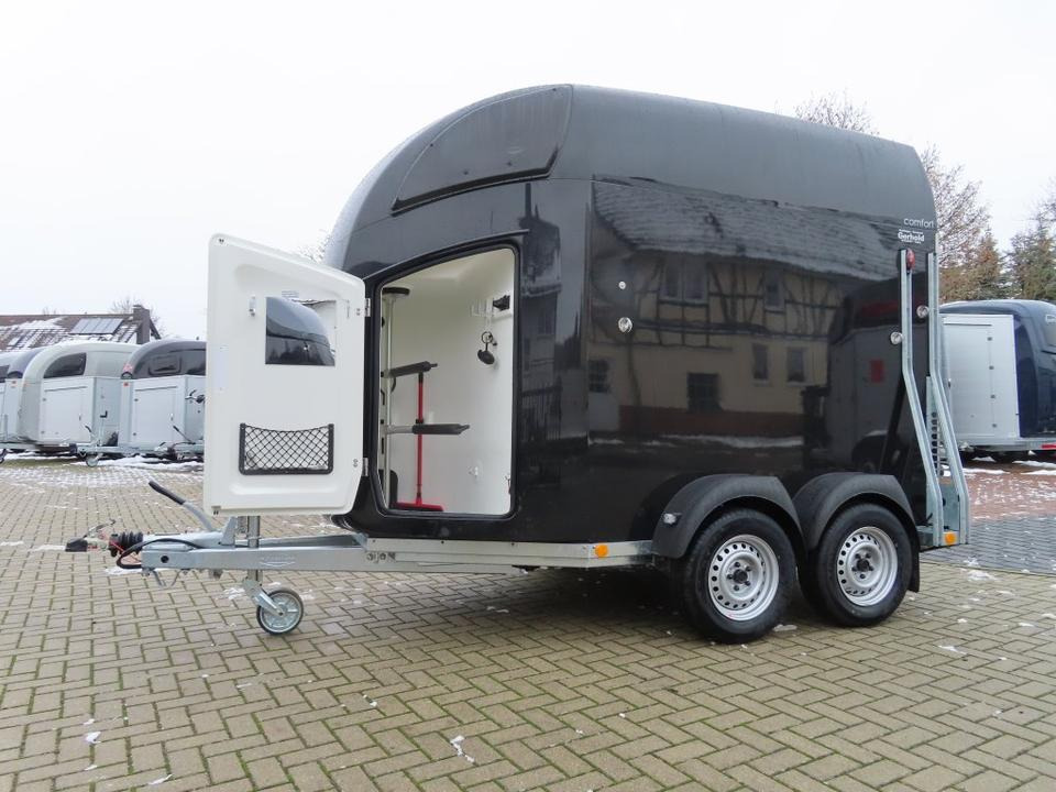 Böckmann Pferdeanhänger, NEU Comfort 23, Sattelkammer,ALUBODEN - Remorcă transport cai: Foto 1 Böckmann Pferdeanhänger, NEU Comfort 23, Sattelkammer,ALUBODEN - Remorcă transport cai: Foto 1