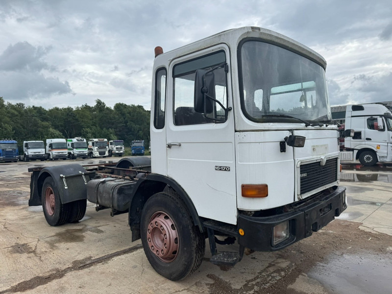MAN 16.170 (BIG AXLE / STEEL SUSPENSION / 6 CYLINDER WITH MANUAL PUMP) - Cap tractor: Foto 3 MAN 16.170 (BIG AXLE / STEEL SUSPENSION / 6 CYLINDER WITH MANUAL PUMP) - Cap tractor: Foto 3