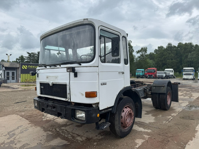MAN 16.170 (BIG AXLE / STEEL SUSPENSION / 6 CYLINDER WITH MANUAL PUMP) - Cap tractor: Foto 1 MAN 16.170 (BIG AXLE / STEEL SUSPENSION / 6 CYLINDER WITH MANUAL PUMP) - Cap tractor: Foto 1