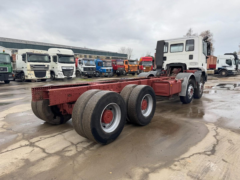 Iveco Eurotrakker 340 E 34 (GRAND PONT / LAMES / POMPE MANUELLE / BOITE MANUELLE / 12 ROUES) - Camion şasiu: Foto 5 Iveco Eurotrakker 340 E 34 (GRAND PONT / LAMES / POMPE MANUELLE / BOITE MANUELLE / 12 ROUES) - Camion şasiu: Foto 5