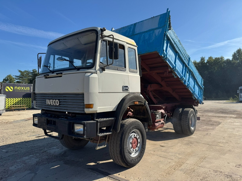 Iveco Magirus 170 - 25 (4X4 / GRAND PONT / LAMES / POMPE MANUELLE) - Camion basculantă: Foto 1 Iveco Magirus 170 - 25 (4X4 / GRAND PONT / LAMES / POMPE MANUELLE) - Camion basculantă: Foto 1