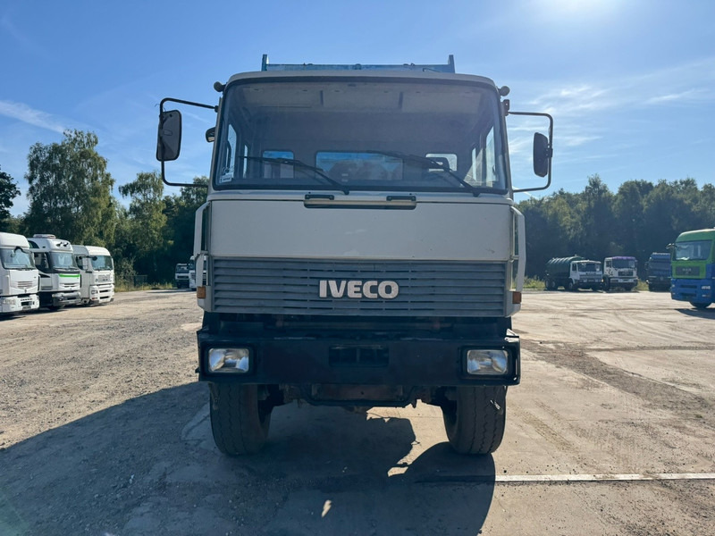 Iveco Magirus 170 - 25 (4X4 / GRAND PONT / LAMES / POMPE MANUELLE) - Camion basculantă: Foto 2 Iveco Magirus 170 - 25 (4X4 / GRAND PONT / LAMES / POMPE MANUELLE) - Camion basculantă: Foto 2