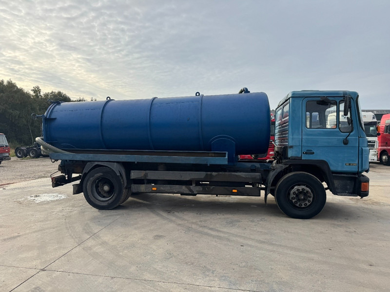 MAN 18.232 (12.000L / STEEL SUSPENSION / 6 CYLINDER WITH MANUAL PUMP) - Maşină pentru vidanjări: Foto 4 MAN 18.232 (12.000L / STEEL SUSPENSION / 6 CYLINDER WITH MANUAL PUMP) - Maşină pentru vidanjări: Foto 4