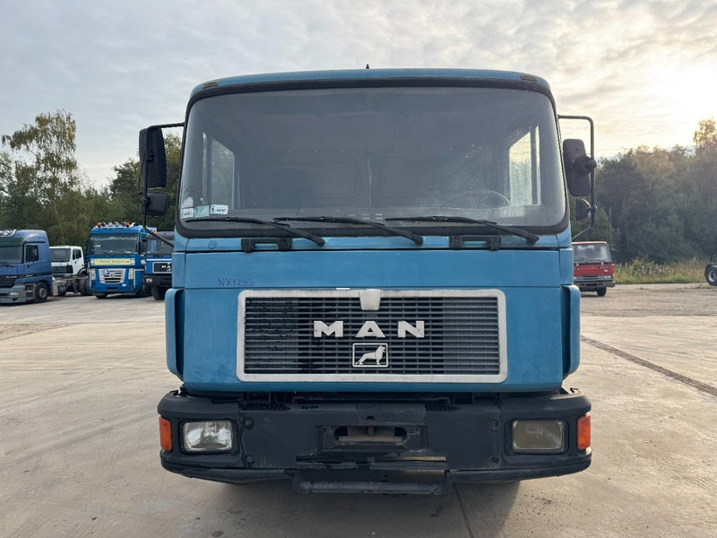MAN 18.232 (12.000L / STEEL SUSPENSION / 6 CYLINDER WITH MANUAL PUMP) - Maşină pentru vidanjări: Foto 2 MAN 18.232 (12.000L / STEEL SUSPENSION / 6 CYLINDER WITH MANUAL PUMP) - Maşină pentru vidanjări: Foto 2