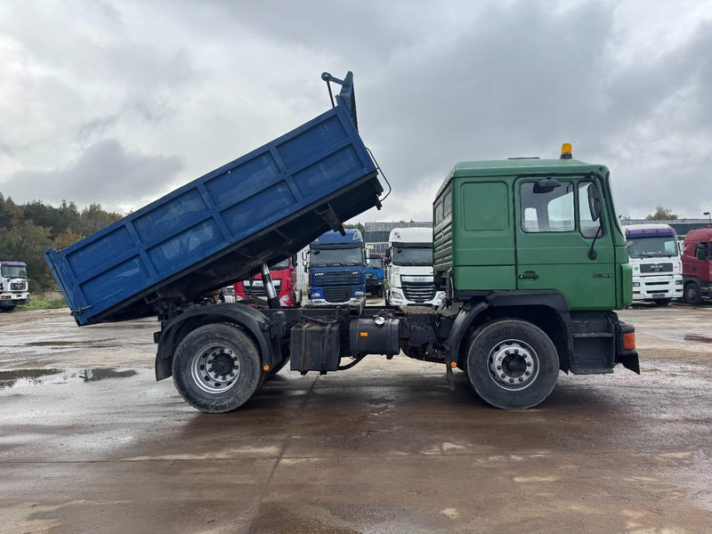 MAN 19.322  (STEEL SUSPENSION & MANUAL PUMP / SUSPENSION LAMES & POMPE MANUELLE) - Autoutilitară basculantă: Foto 4 MAN 19.322  (STEEL SUSPENSION & MANUAL PUMP / SUSPENSION LAMES & POMPE MANUELLE) - Autoutilitară basculantă: Foto 4