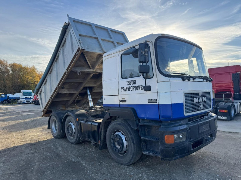 MAN 22.403 (MANUAL GEARBOX / 6 CYLINDER / 8 TIRES / 6X2) - Camion basculantă: Foto 3 MAN 22.403 (MANUAL GEARBOX / 6 CYLINDER / 8 TIRES / 6X2) - Camion basculantă: Foto 3