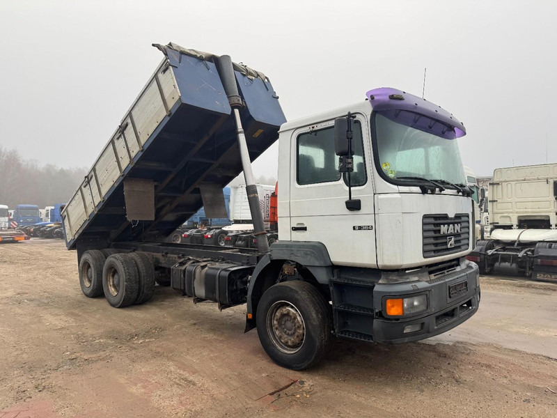 MAN 27.364 (BIG AXLE / STEEL SUSPENSION / 6 CYLINDER / 6X4 / 10 TIRES) - Camion basculantă: Foto 3 MAN 27.364 (BIG AXLE / STEEL SUSPENSION / 6 CYLINDER / 6X4 / 10 TIRES) - Camion basculantă: Foto 3