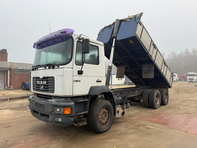 MAN 27.364 (BIG AXLE / STEEL SUSPENSION / 6 CYLINDER / 6X4 / 10 TIRES) - Camion basculantă: Foto 1 MAN 27.364 (BIG AXLE / STEEL SUSPENSION / 6 CYLINDER / 6X4 / 10 TIRES) - Camion basculantă: Foto 1