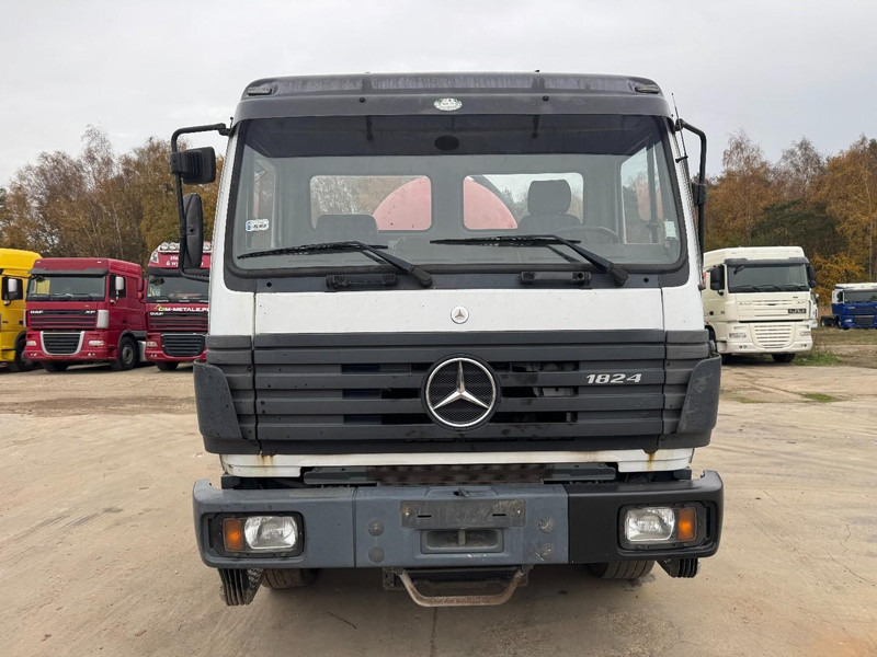 Mercedes-Benz SK 1824 (10.000 L / GRAND PONT / LAMES / V6 MOTEUR / PARFAIT ETAT) - Maşină pentru vidanjări: Foto 2 Mercedes-Benz SK 1824 (10.000 L / GRAND PONT / LAMES / V6 MOTEUR / PARFAIT ETAT) - Maşină pentru vidanjări: Foto 2