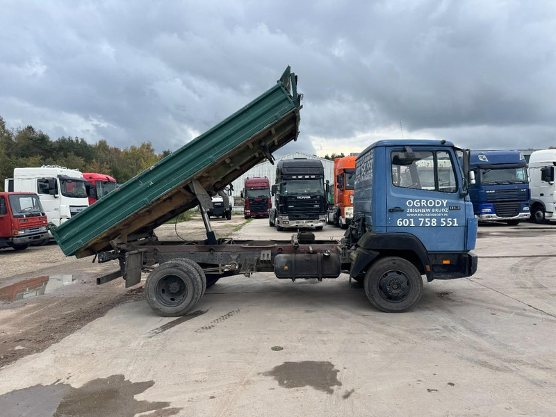 Mercedes-Benz SK 814 (6 CYLINDER / STEEL SUSPENSION / MANUAL PUMP / 3-SIDE TIPPER) - Camion basculantă: Foto 4 Mercedes-Benz SK 814 (6 CYLINDER / STEEL SUSPENSION / MANUAL PUMP / 3-SIDE TIPPER) - Camion basculantă: Foto 4