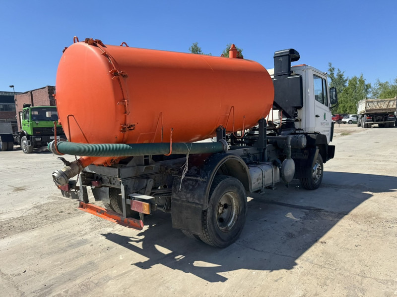 Mercedes-Benz SK 914 (8000 L / STEEL SUSPENSION & MANUAL PUMP / SUSPENSION LAMES & POMPE MANUELLE) - Maşină pentru vidanjări: Foto 5 Mercedes-Benz SK 914 (8000 L / STEEL SUSPENSION & MANUAL PUMP / SUSPENSION LAMES & POMPE MANUELLE) - Maşină pentru vidanjări: Foto 5