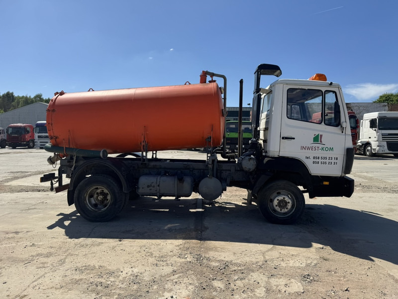 Mercedes-Benz SK 914 (8000 L / STEEL SUSPENSION & MANUAL PUMP / SUSPENSION LAMES & POMPE MANUELLE) - Maşină pentru vidanjări: Foto 4 Mercedes-Benz SK 914 (8000 L / STEEL SUSPENSION & MANUAL PUMP / SUSPENSION LAMES & POMPE MANUELLE) - Maşină pentru vidanjări: Foto 4