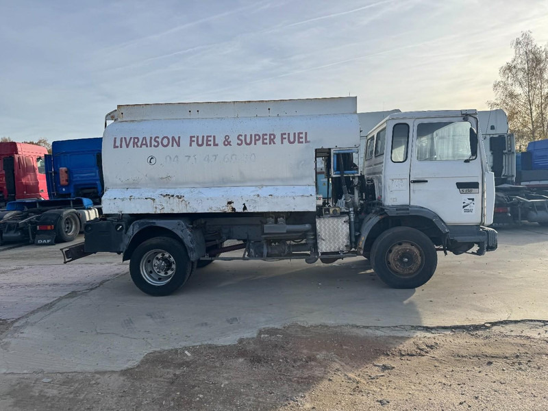 Renault S 150 SUSPENSION LAMES / 7000 L / POMPE & BOITE MANUELLE / CAMION FRANCAIS!!!) - Camion cisternă: Foto 4 Renault S 150 SUSPENSION LAMES / 7000 L / POMPE & BOITE MANUELLE / CAMION FRANCAIS!!!) - Camion cisternă: Foto 4